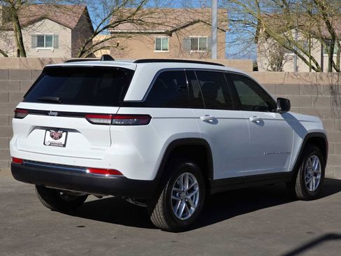 New 2025 Jeep Grand Cherokee Laredo image 10
