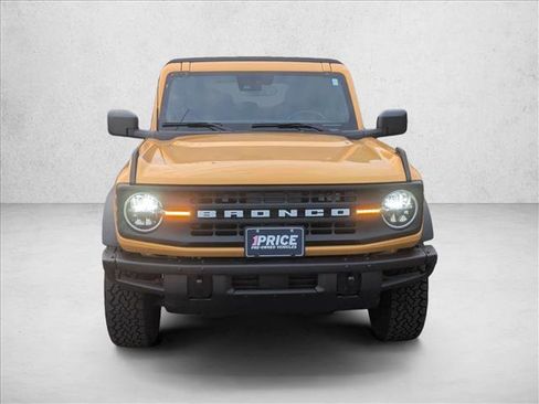 Used 2021 Ford Bronco Black Diamond image 2