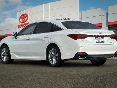 Certified 2022 Toyota Avalon XLE image 5