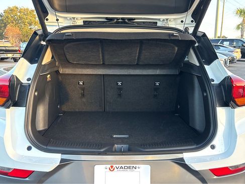 Used 2023 Buick Encore GX Essence w/ Experience Buick Package image 31