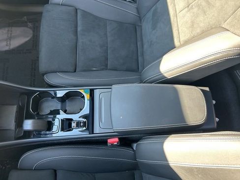 Certified 2025 Volvo XC40 B5 Plus AWD/4WD image 25