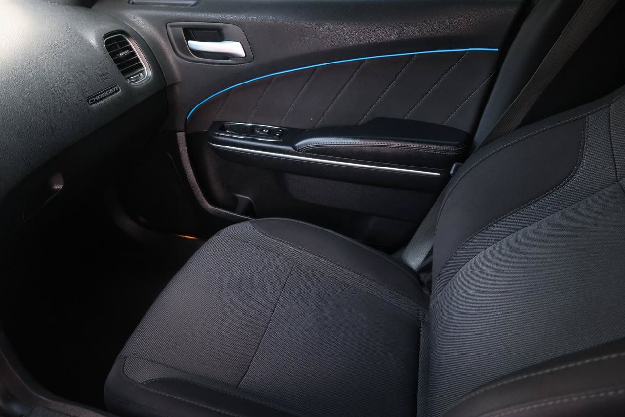 Used 2017 Dodge Charger R/T RWD image 17
