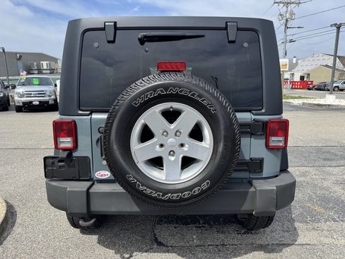 Used 2015 Jeep Wrangler Unlimited Sport w/ Quick Order Package 24S AWD/4WD image 9
