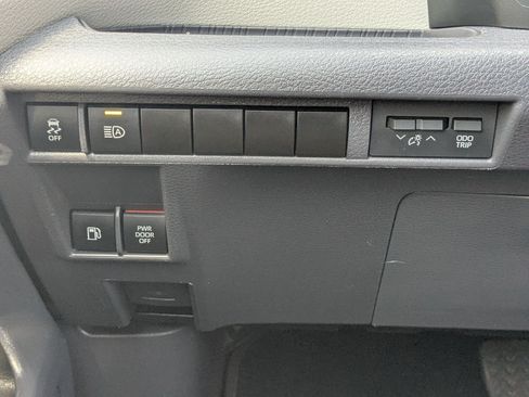 Used 2024 Toyota Sienna XLE FWD image 21