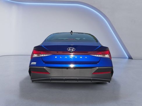 Used 2024 Hyundai Elantra SEL FWD image 4