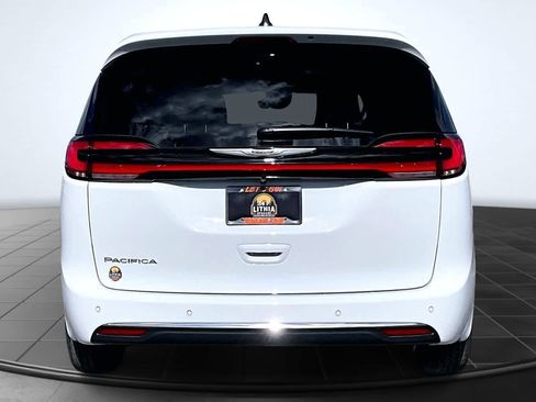 New 2026 Chrysler Pacifica Select FWD image 5