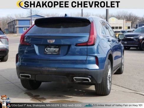 Used 2024 Cadillac XT4 Premium Luxury AWD/4WD image 2