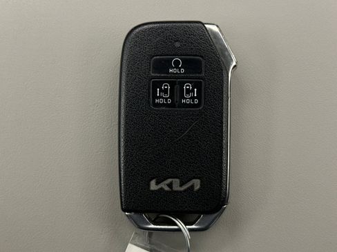 Used 2024 Kia Carnival EX image 24