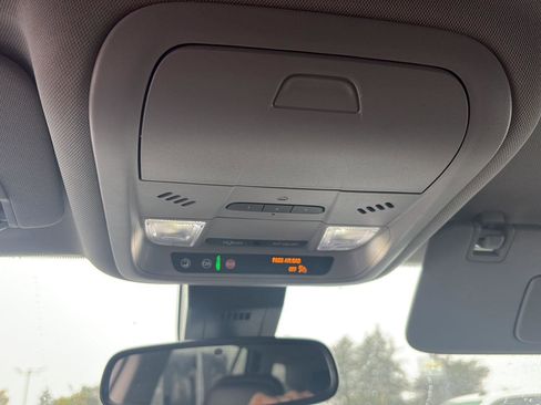 Used 2023 GMC Terrain SLT image 30