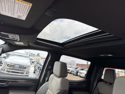 Used 2022 Chevrolet Silverado 1500 ZR2 w/ Technology Package image 18