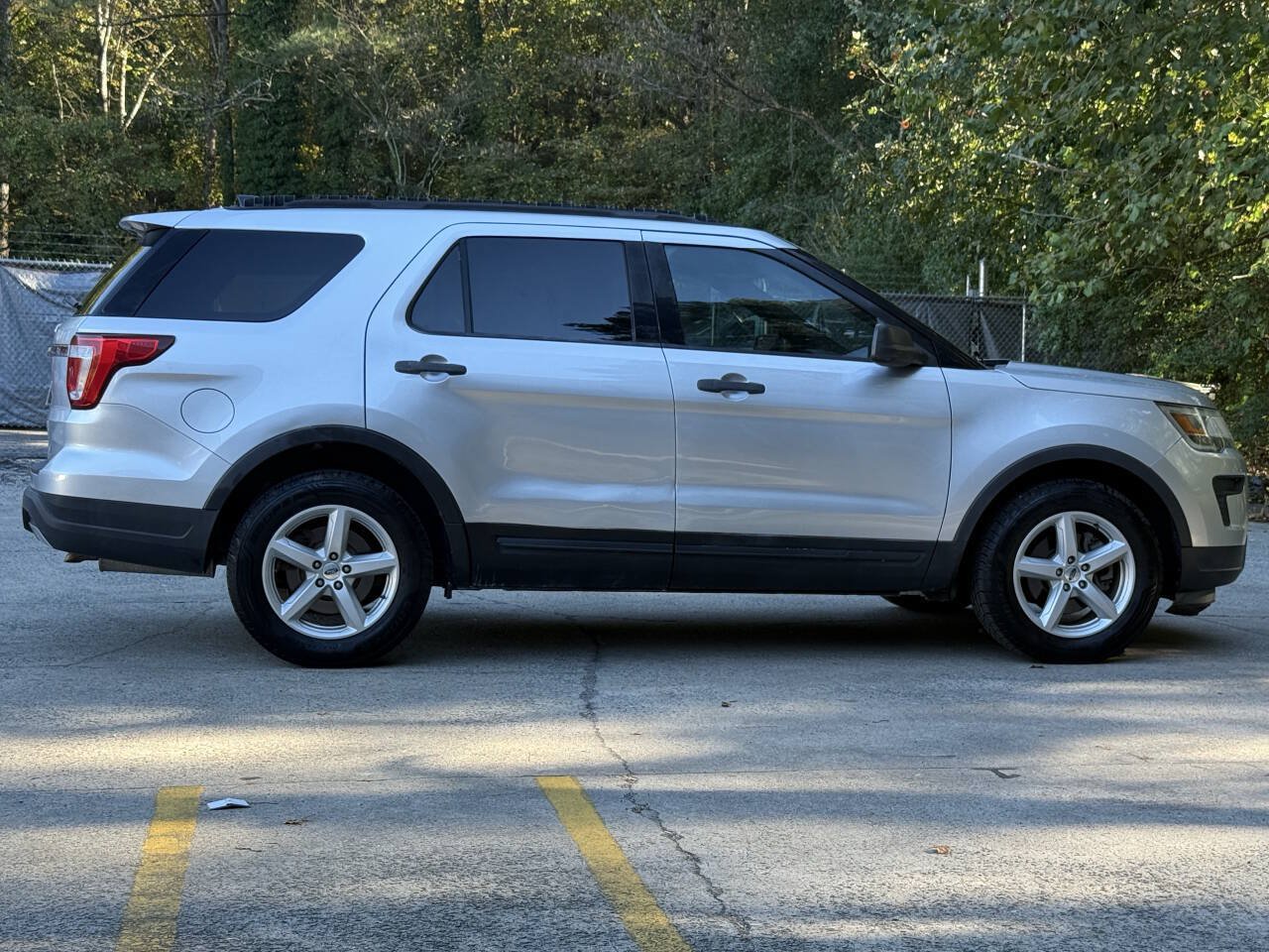 Used 2018 Ford Explorer FWD image 4