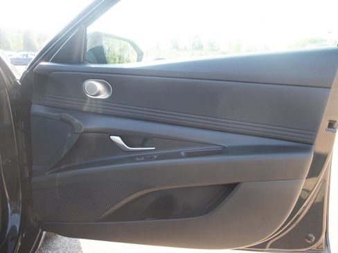 Used 2023 Hyundai Elantra SEL w/ Convenience Package FWD image 9