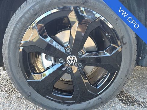 Used 2025 Volkswagen Taos SEL image 25