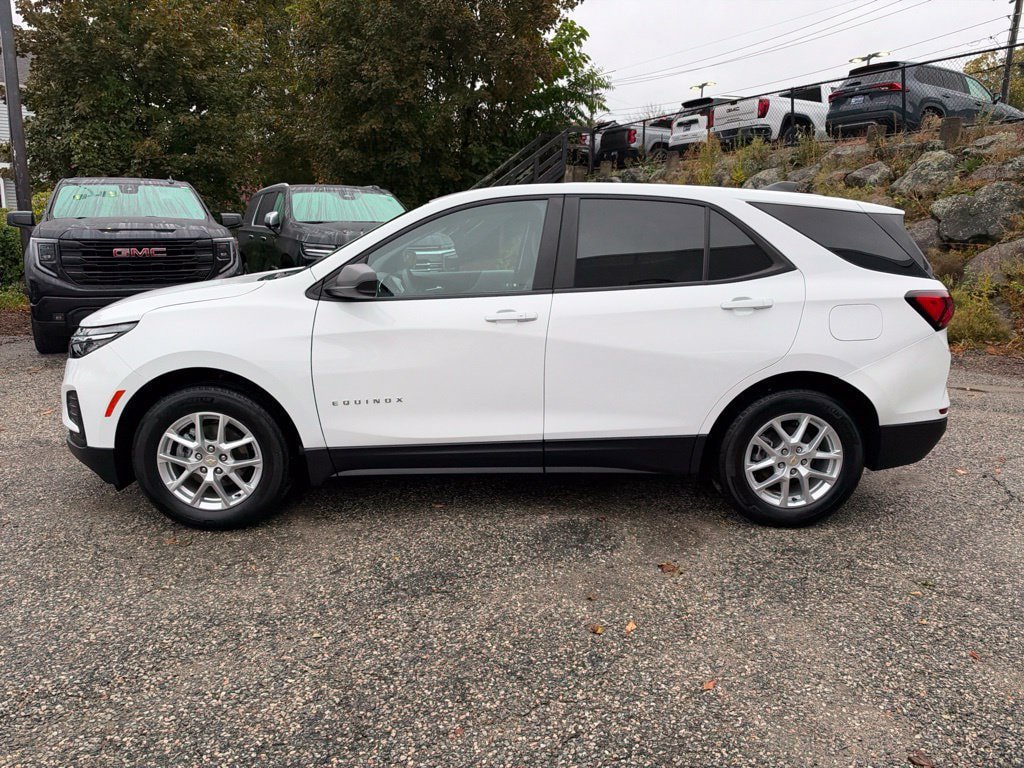 Used 2024 Chevrolet Equinox LS w/ LS Convenience Package FWD image 3