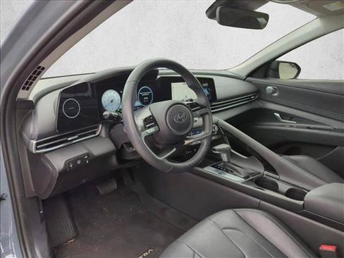 Used 2023 Hyundai Elantra Limited FWD image 4