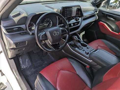 Used 2021 Toyota Highlander XSE AWD/4WD image 10