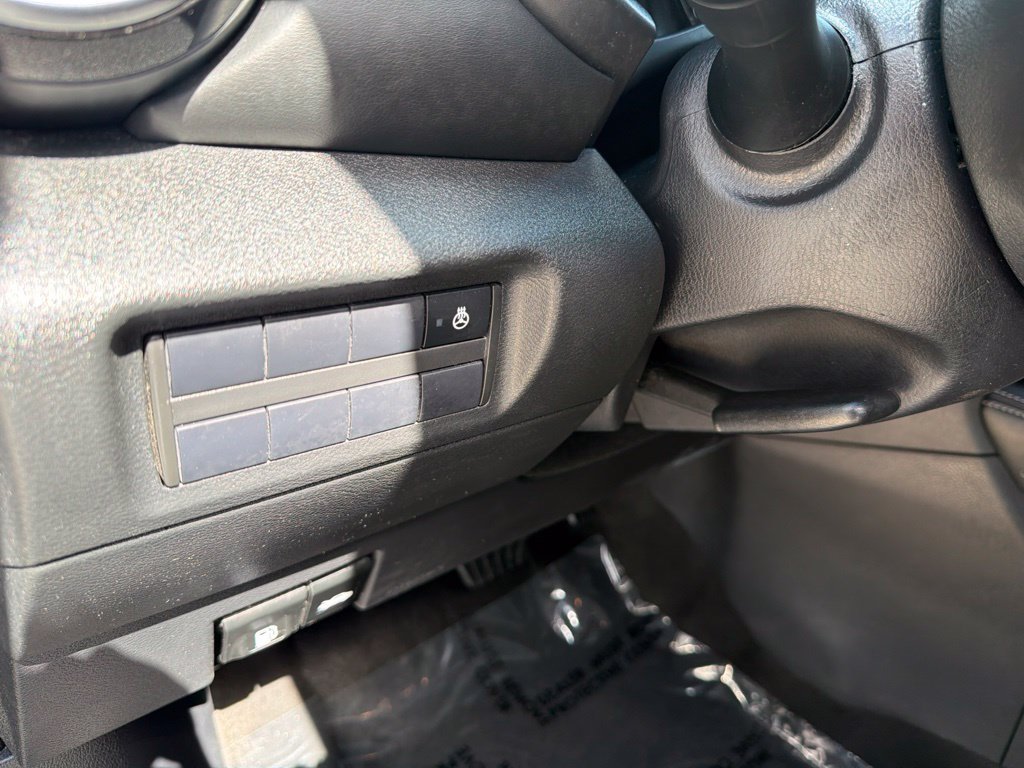 Used 2024 Nissan Kicks SR w/ SR Premium Package FWD image 39