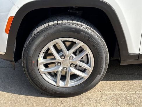New 2026 Jeep Grand Cherokee L Laredo AWD/4WD image 15