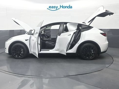 Used 2022 Tesla Model Y Long Range AWD/4WD image 36