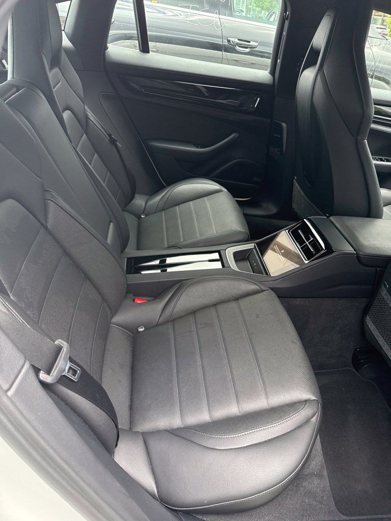 Certified 2025 Porsche Panamera RWD image 21