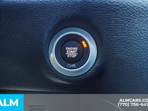 Used 2025 Chrysler Pacifica Limited image 40