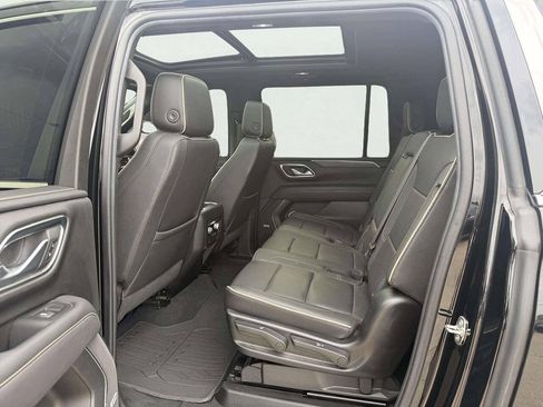 Used 2022 GMC Yukon XL SLT w/ SLT Premium Package AWD/4WD image 11