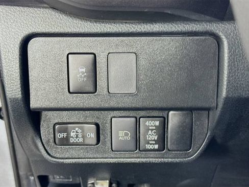 Certified 2021 Toyota Tacoma TRD Off-Road AWD/4WD image 11
