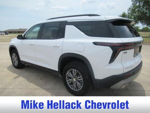Used 2026 Chevrolet Traverse LT FWD image 3
