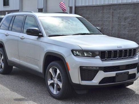 New 2026 Jeep Grand Cherokee Limited AWD/4WD image 2