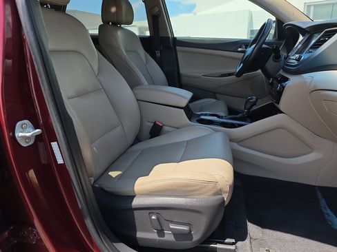 Used 2016 Hyundai Tucson Limited w/ Option Group 03 FWD image 16