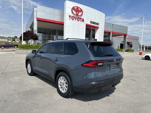 Certified 2024 Toyota Grand Highlander XLE image 10