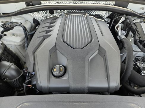 Certified 2026 Porsche Macan AWD/4WD image 30