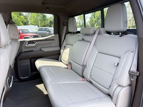 Used 2022 GMC Sierra 1500 SLT w/ SLT Premium Plus Package AWD/4WD image 27