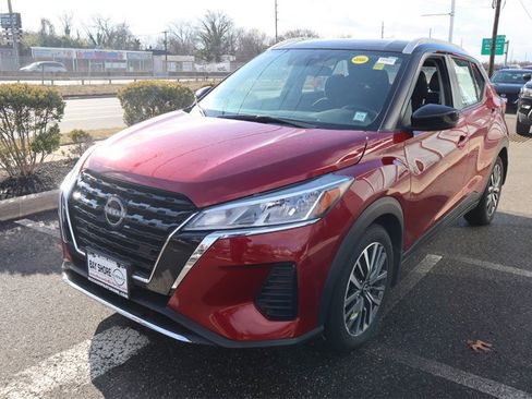 Certified 2024 Nissan Kicks SV image 9