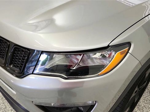 Used 2018 Jeep Compass Latitude AWD/4WD image 13