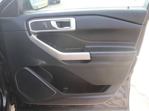 Used 2022 Ford Explorer XLT AWD/4WD image 12