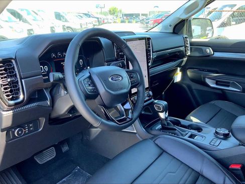 Used 2025 Ford Ranger Lariat w/ FX4 Off-Road Package image 8