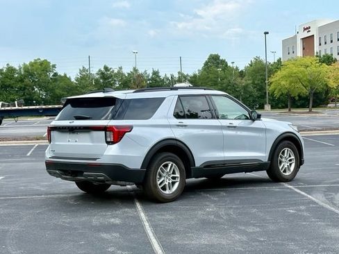 Used 2026 Ford Explorer Active w/ Active Comfort Package RWD image 8