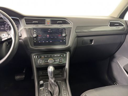 Used 2019 Volkswagen Tiguan SEL Premium image 25