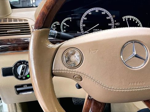 Used 2009 Mercedes-Benz S 550 4MATIC image 11