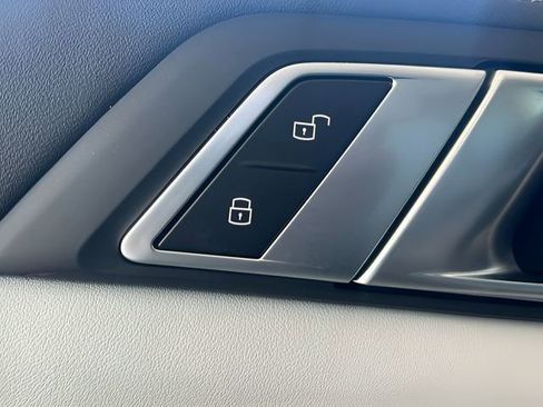 Used 2026 BMW X5 xDrive40i w/ M Sport Package image 15