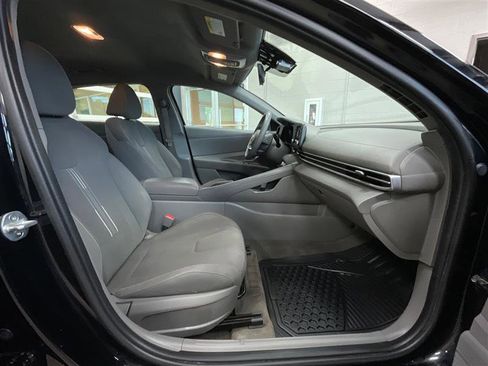 Used 2022 Hyundai Elantra SEL image 23