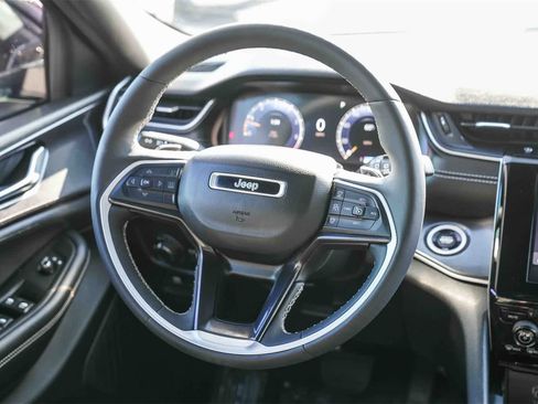 Used 2023 Jeep Grand Cherokee Altitude image 14