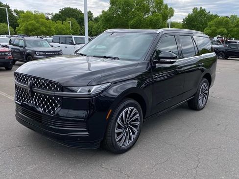 New 2026 Lincoln Navigator Black Label AWD/4WD image 3
