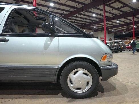 Used 1992 Toyota Previa LE image 11