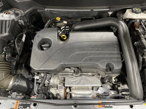 Used 2024 GMC Terrain SLT image 15