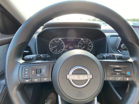 Used 2023 Nissan Rogue SV AWD/4WD image 14
