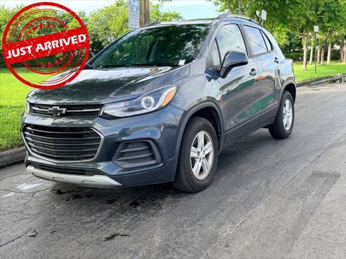 Used 2021 Chevrolet Trax LT w/ Driver Confidence Package AWD/4WD image 2