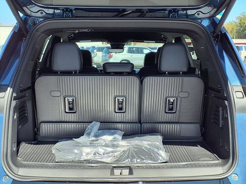 New 2026 Chevrolet Traverse High Country w/ LPO, Floor Liner Package image 6