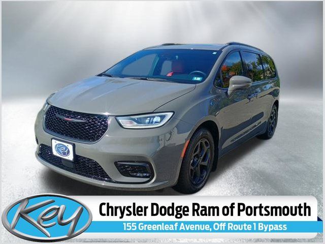 Used 2021 Chrysler Pacifica Limited w/ Uconnect Theater Family Group FWD image 1